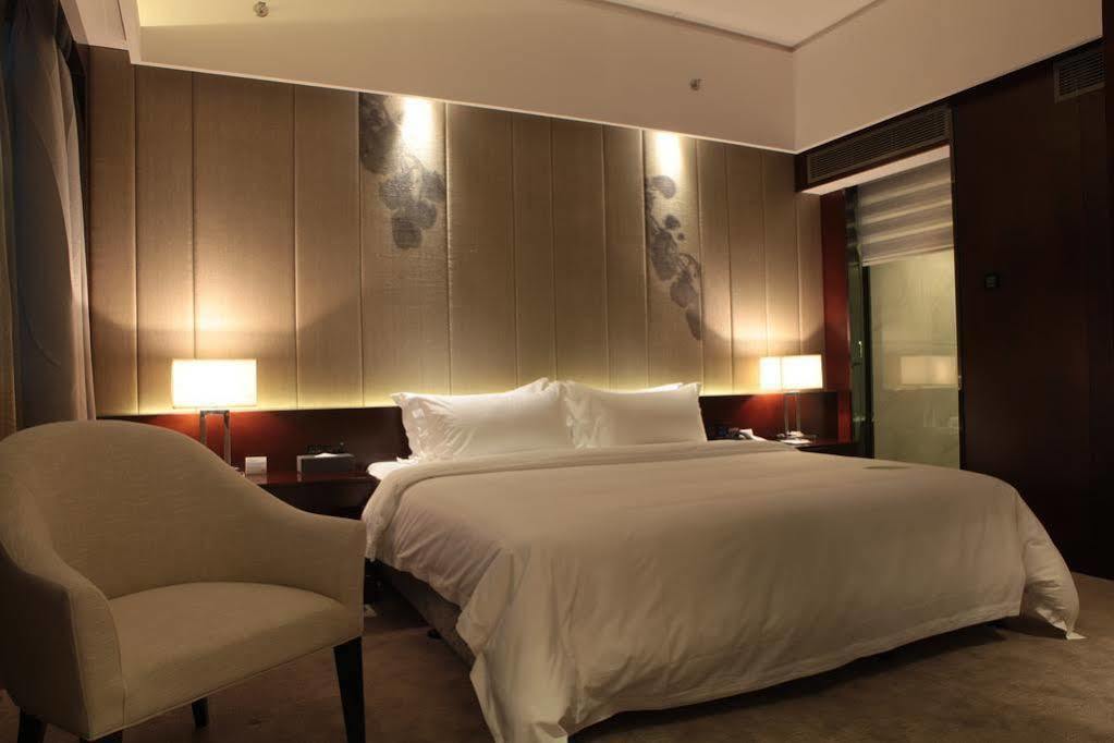 Fortune Century Hotel Джухай Екстериор снимка